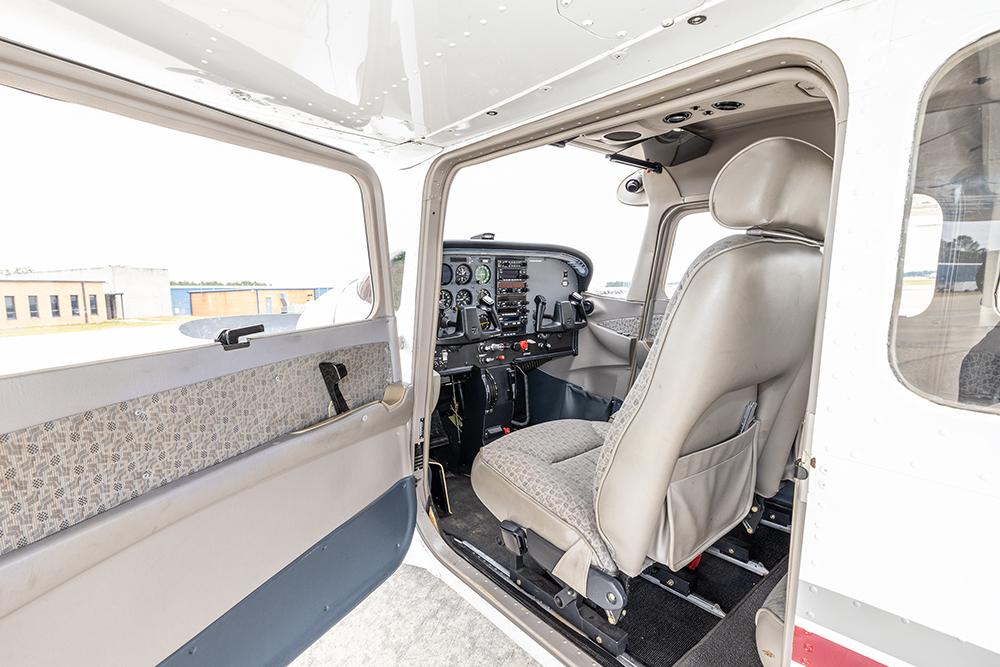 1997 Cessna 172R Photo 5