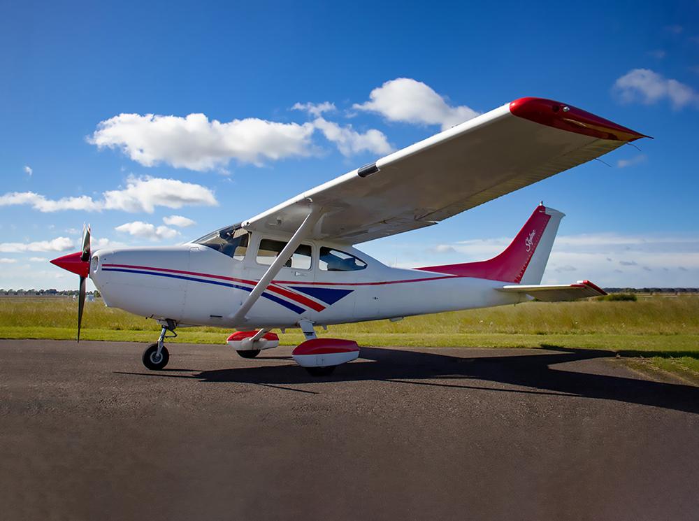 1998 Cessna 182S Photo 2