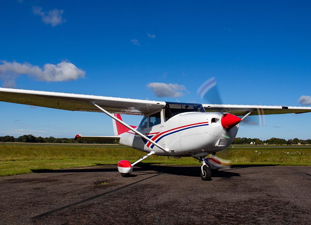 1998 Cessna 182S Photo 3