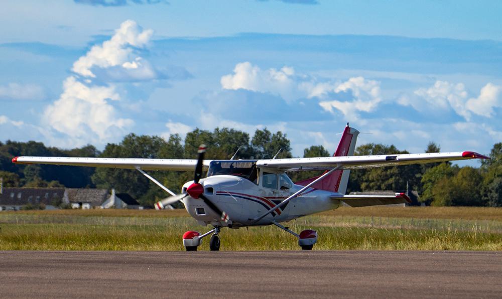 1998 Cessna 182S Photo 4