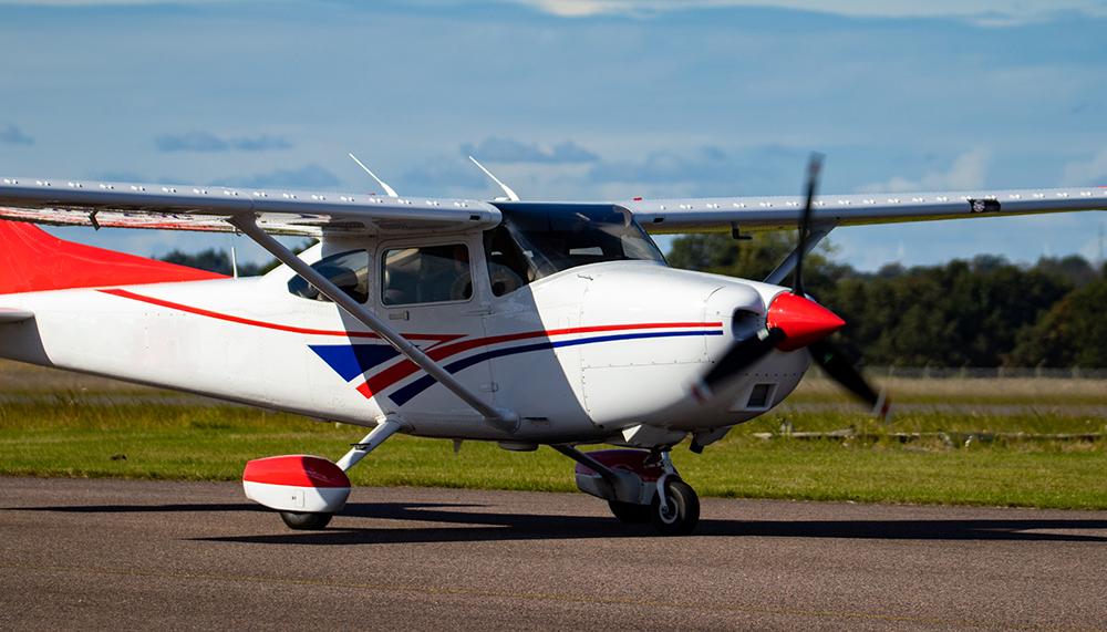 1998 Cessna 182S Photo 6