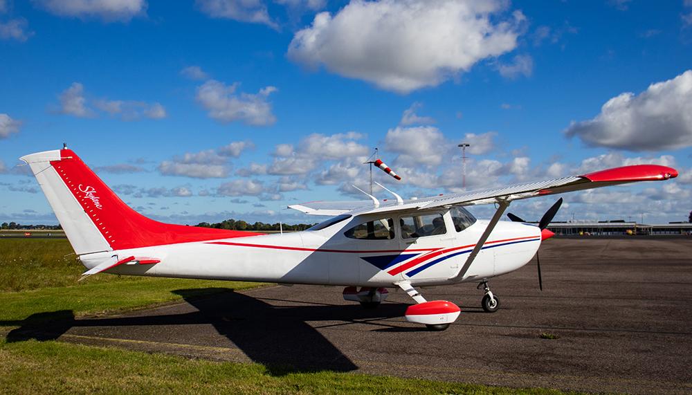 1998 Cessna 182S Photo 7