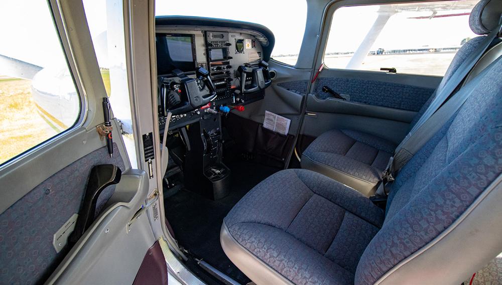 1998 Cessna 182S Photo 6