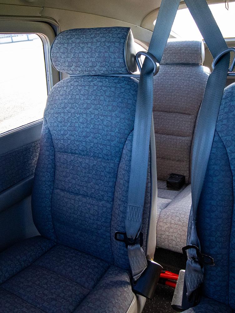 1998 Cessna 182S Photo 2