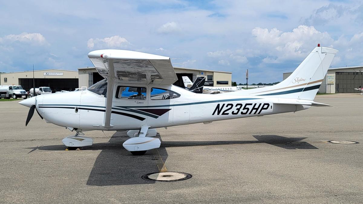 1998 Cessna 182S Skylane Photo 2