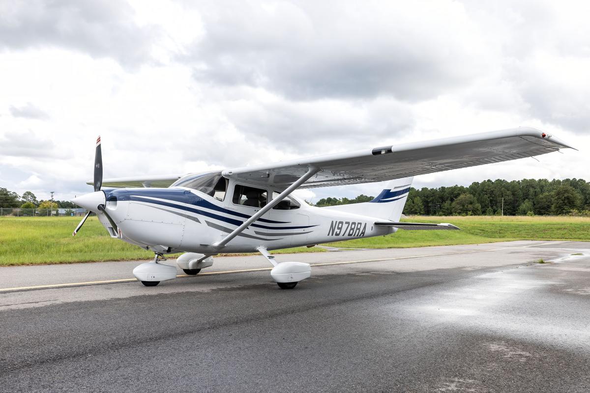 1998 Cessna 182S Skylane Photo 3
