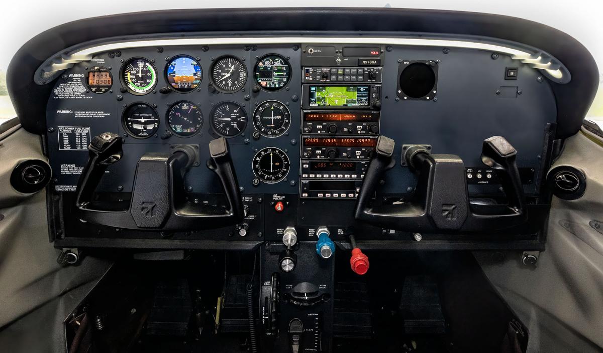 1998 Cessna 182S Skylane Photo 5