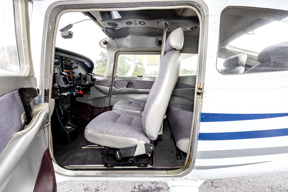1998 Cessna 182S Skylane Photo 2