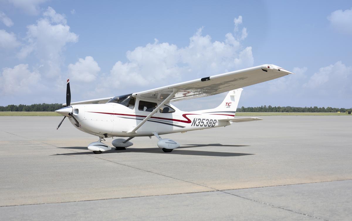 2001 Cessna Turbo 182T Skylane Photo 2