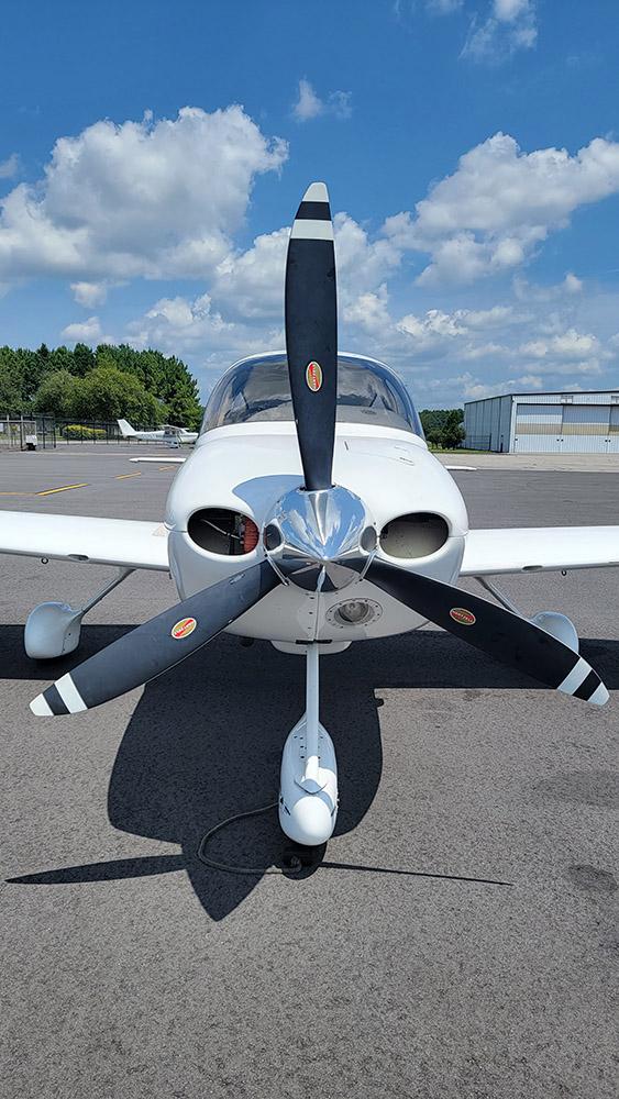 2002 Cirrus SR22 Photo 2