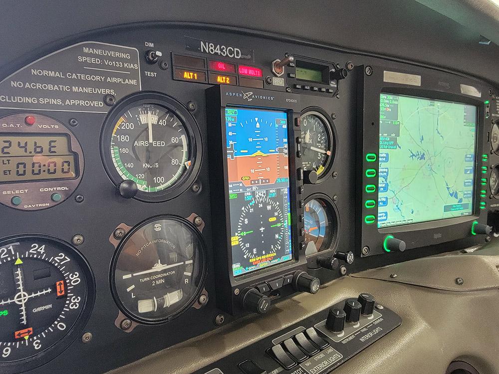 2002 Cirrus SR22 Photo 7