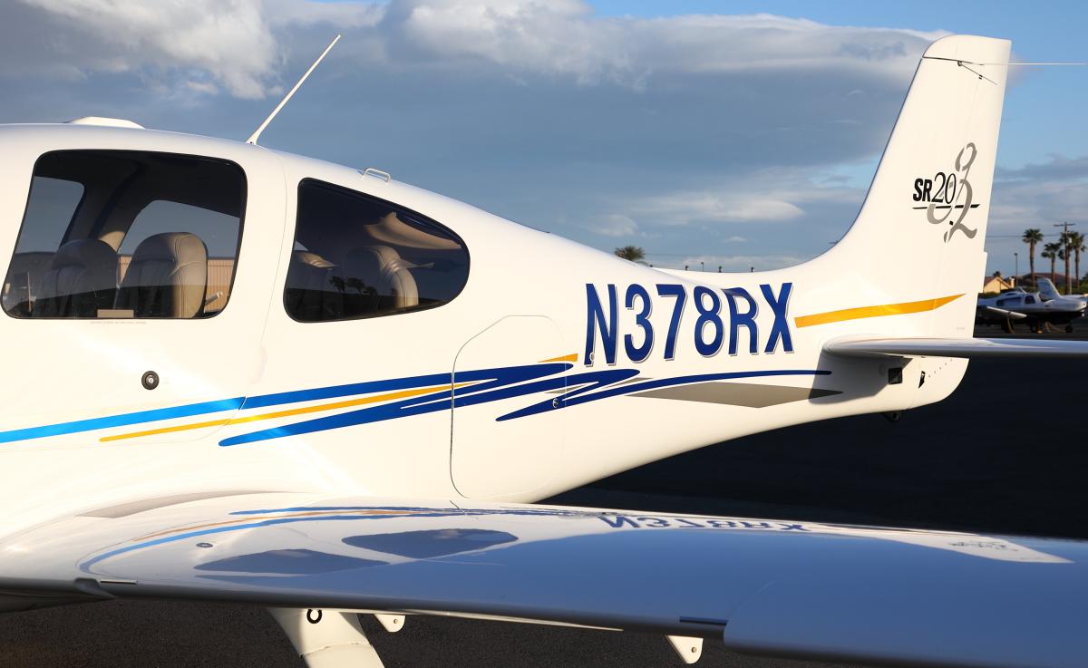 2004 CIRRUS SR20 Photo 2
