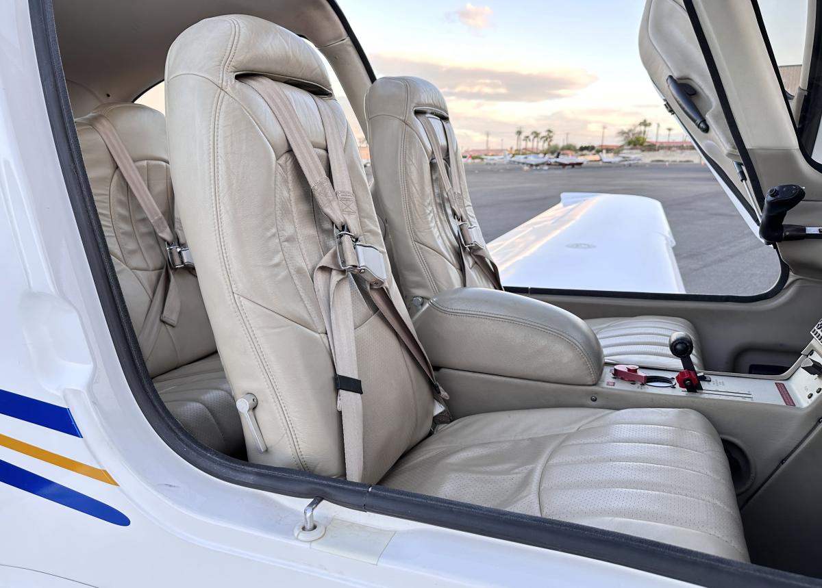 2004 CIRRUS SR20 Photo 2