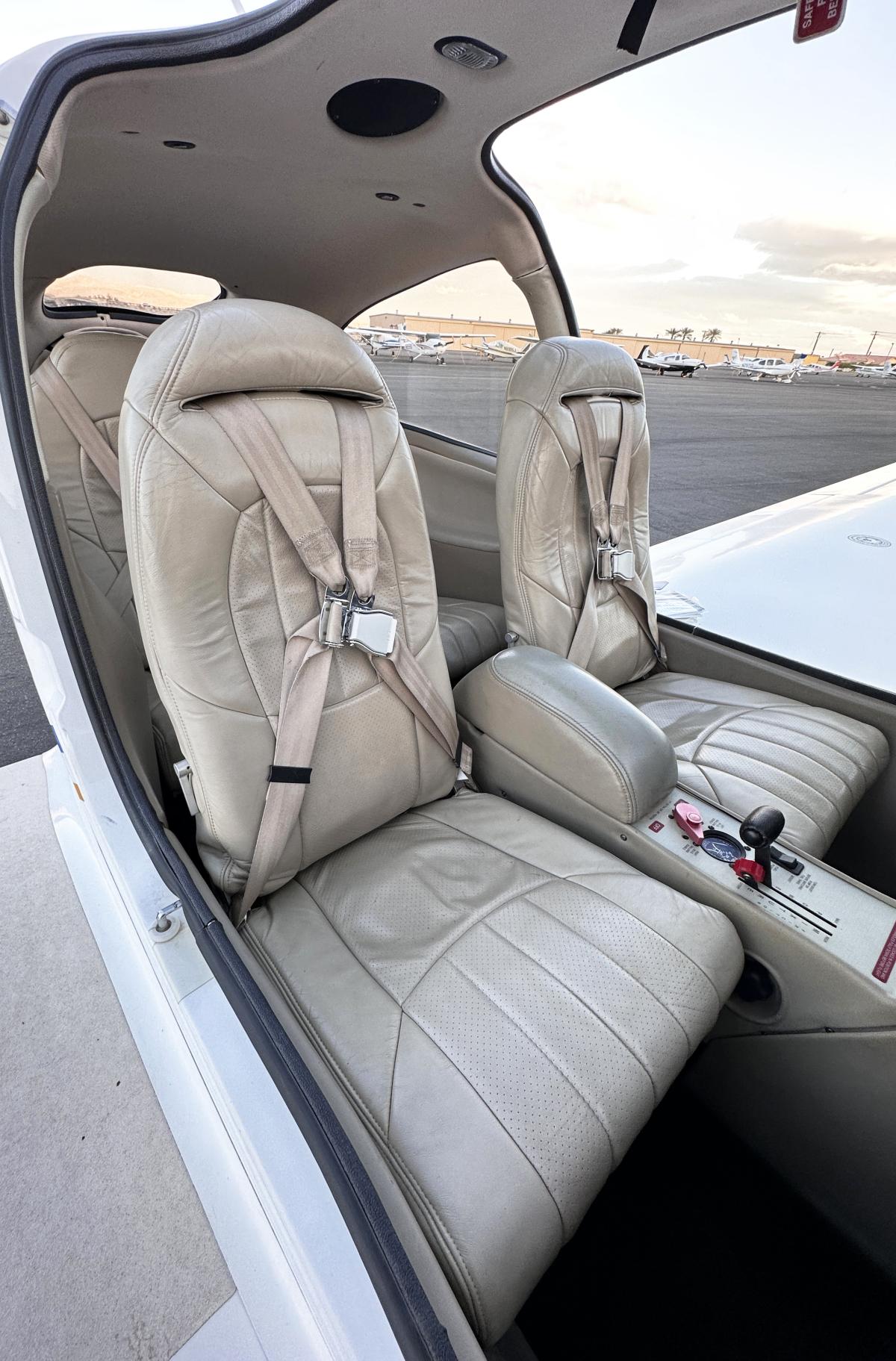 2004 CIRRUS SR20 Photo 3