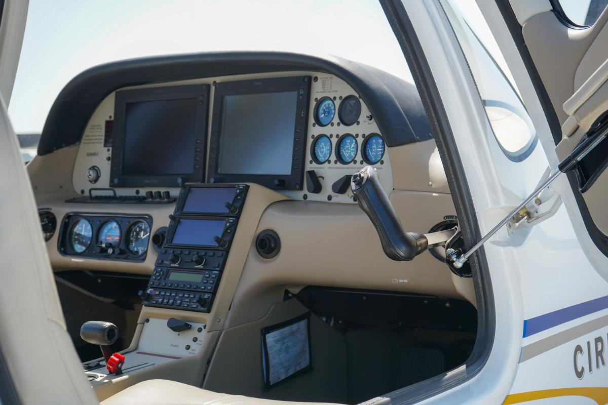 2005 CIRRUS SR22 G2 Photo 3