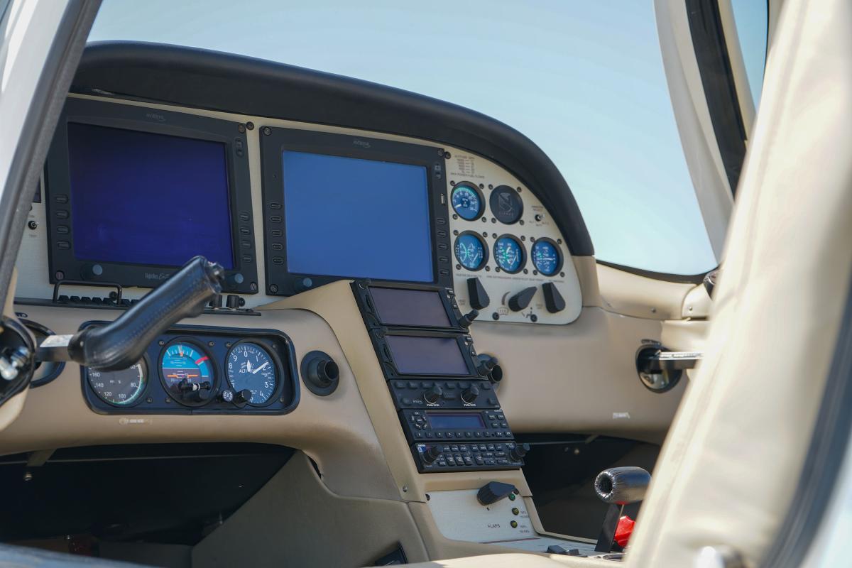 2005 CIRRUS SR22 G2 Photo 4