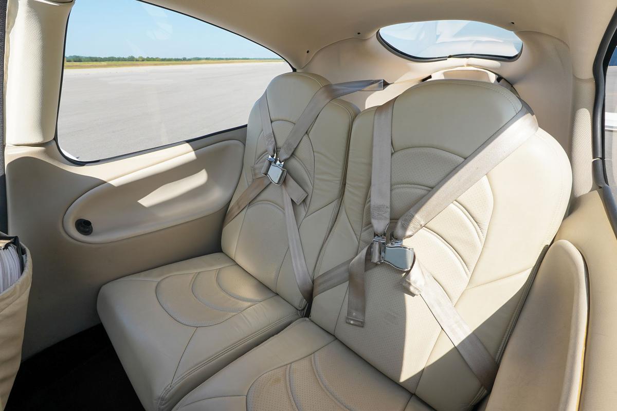 2005 CIRRUS SR22 G2 Photo 2