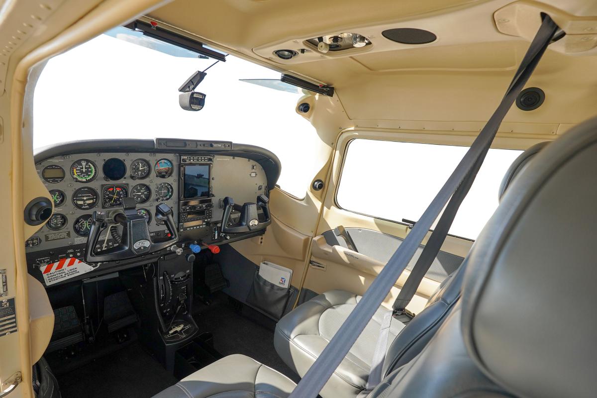 2002 CESSNA TURBO T182T Photo 7