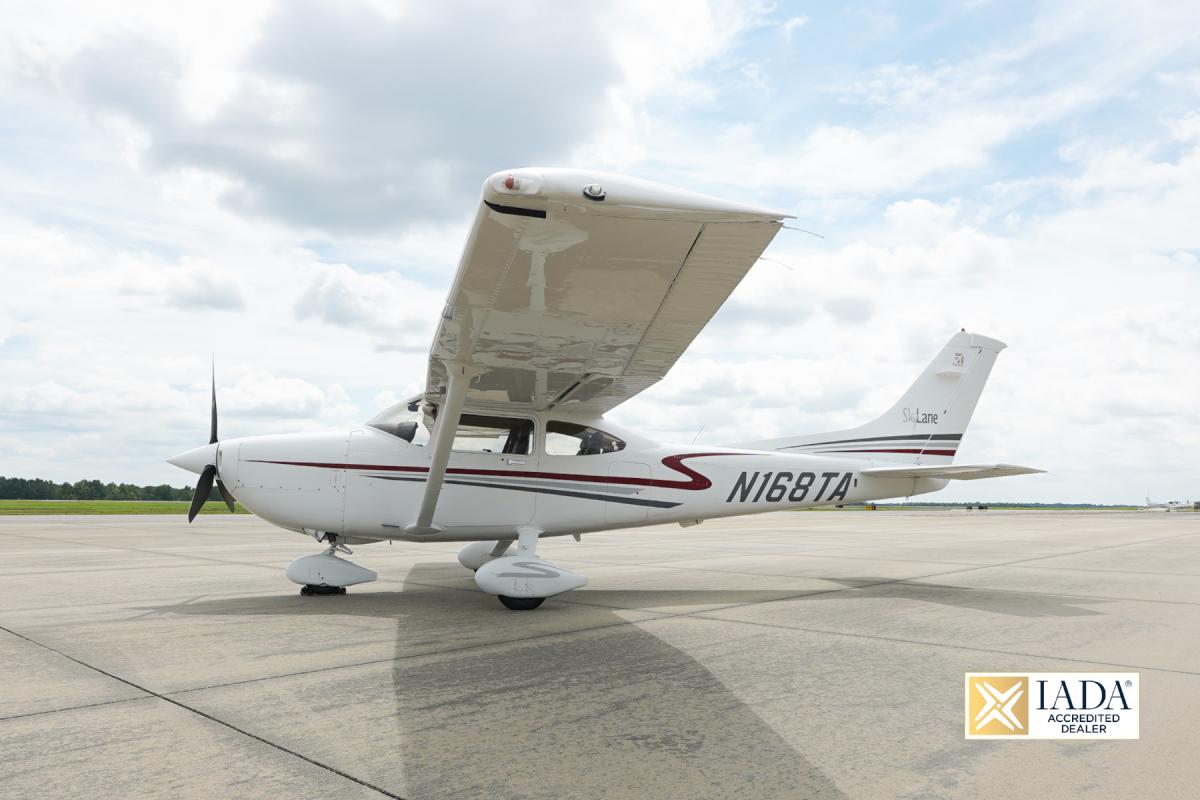 2001 CESSNA 182T Photo 3