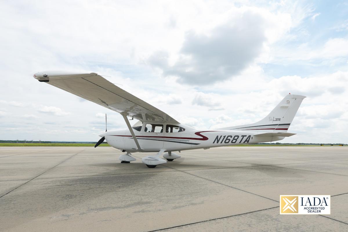 2001 CESSNA 182T Photo 4