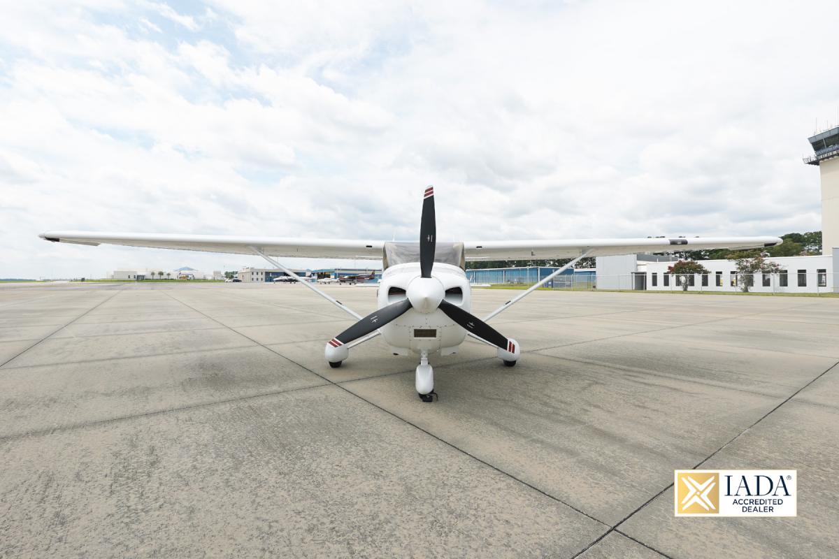 2001 CESSNA 182T Photo 3