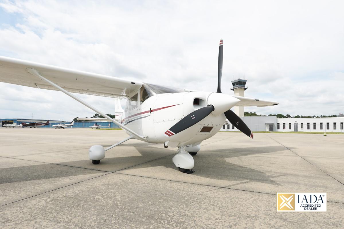 2001 CESSNA 182T Photo 2