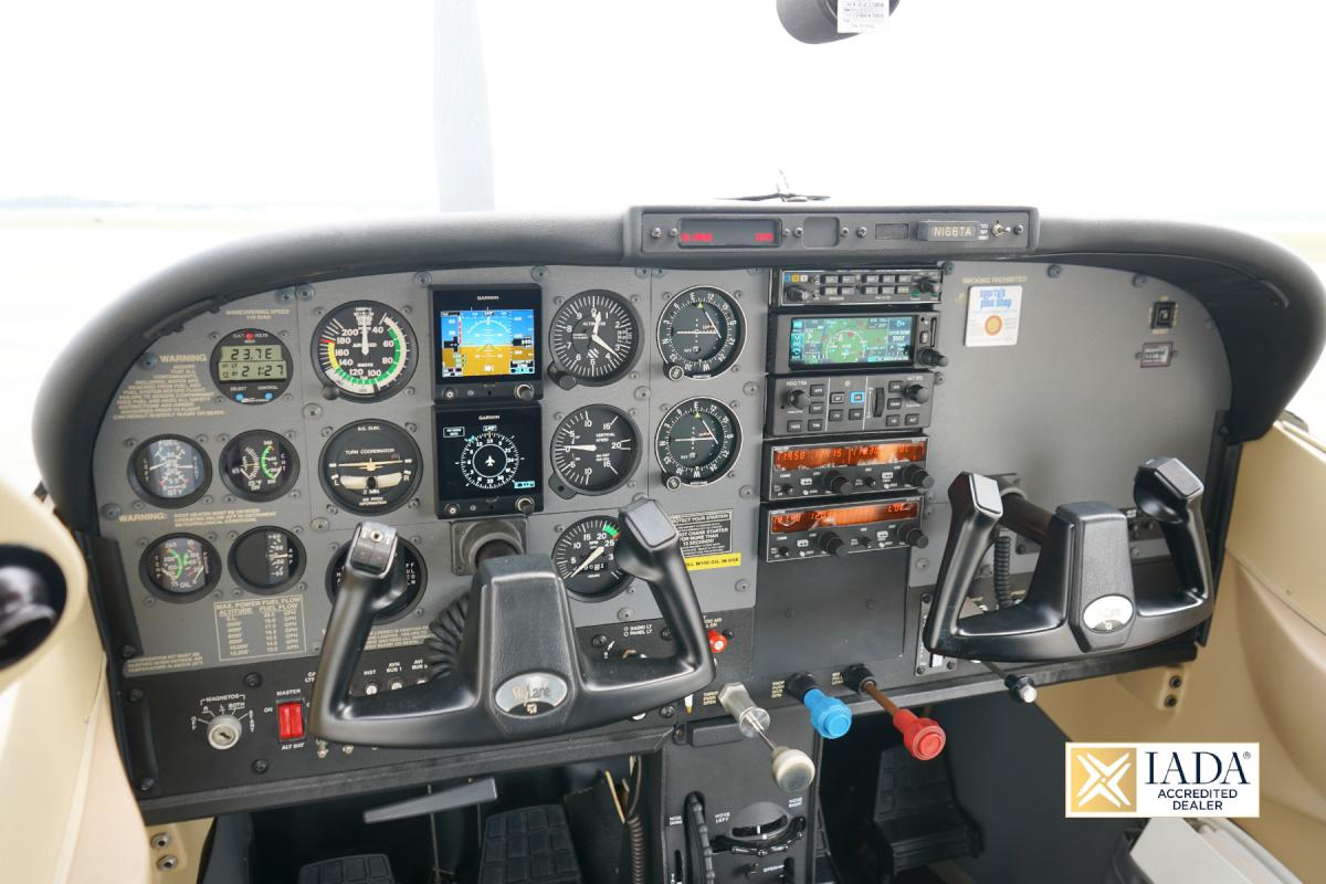 2001 CESSNA 182T Photo 3