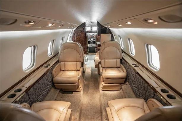 1995 LEARJET 60 Photo 2