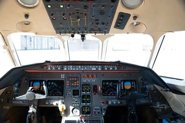 2001 DASSAULT FALCON 2000 Photo 3