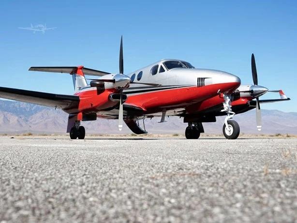 1998 BEECHCRAFT KING AIR 350 Photo 2