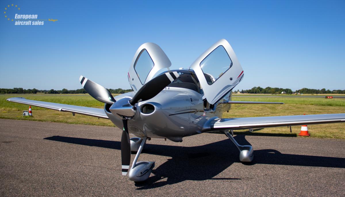 2009 Cirrus SR22 G3 GTS Photo 3