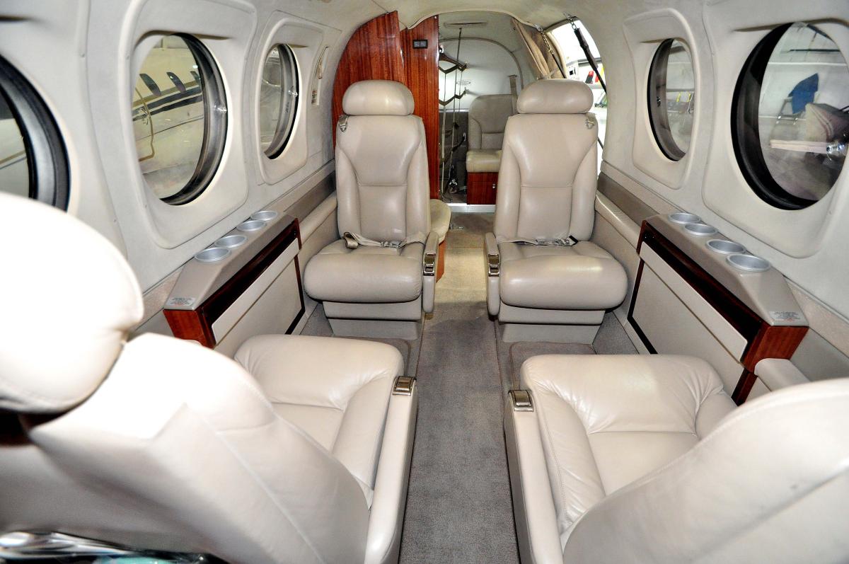 2006 Beechcraft King Air C90GT Photo 2