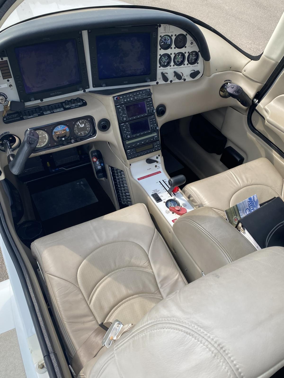 2004 Cirrus SR22 G2 Photo 5
