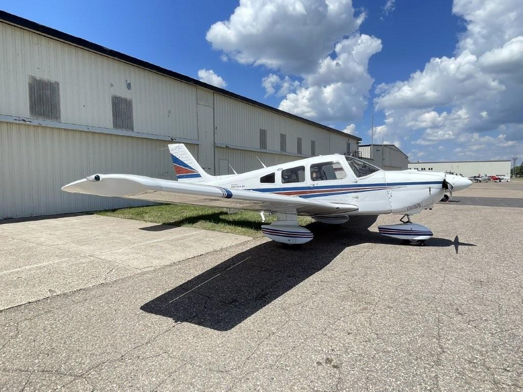 1985 Piper Archer II Photo 4