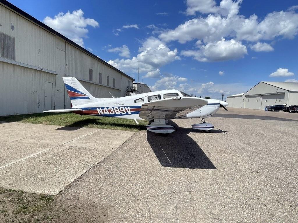 1985 Piper Archer II Photo 2