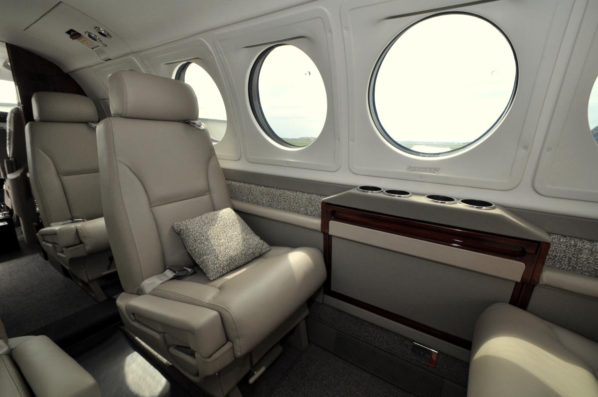 2003 Beechcraft King Air B200 Photo 7