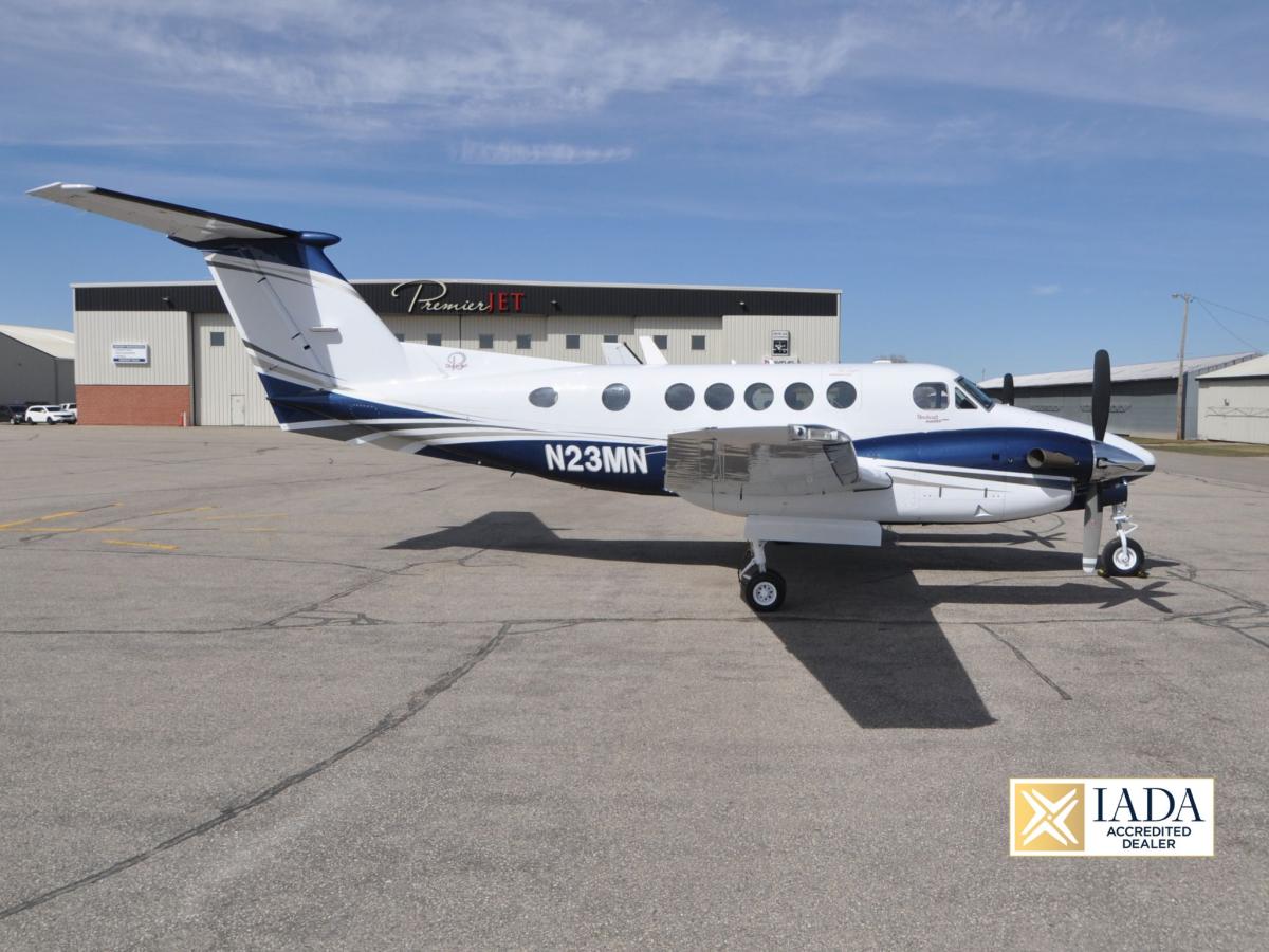 2003 Beechcraft King Air B200 Photo 2