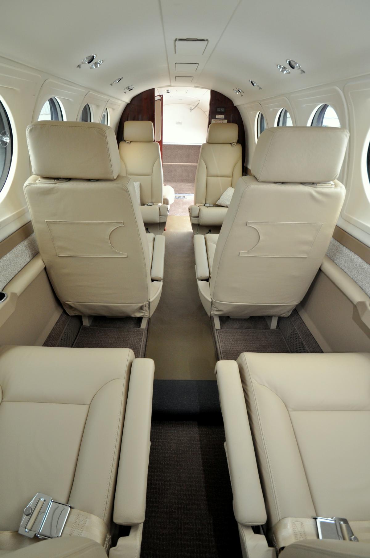 2003 Beechcraft King Air B200 Photo 3