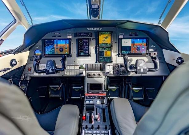 2000 PILATUS PC-12/45 Photo 4