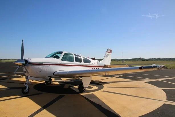 1988 BEECHCRAFT F33A BONANZA Photo 2