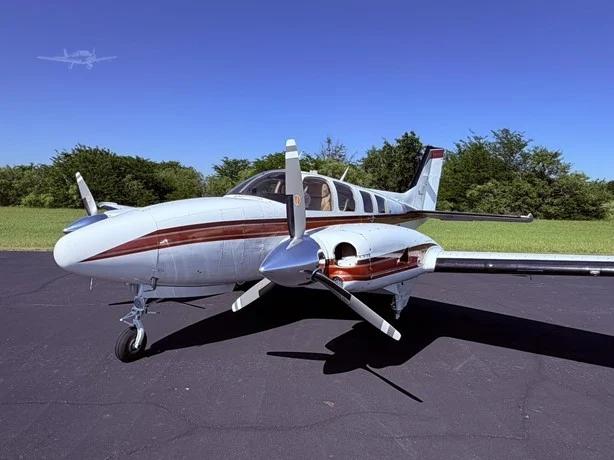 1976 BEECHCRAFT 58P BARON Photo 2
