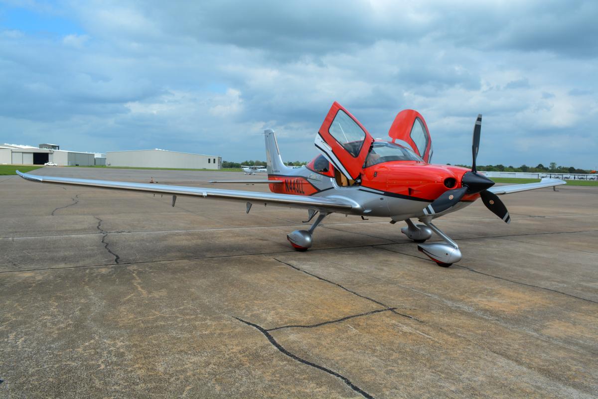 2017 Cirrus SR22 G6 Turbo Photo 2