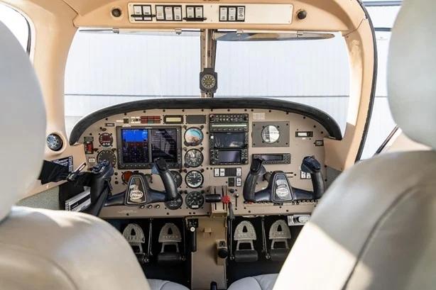 2000 PIPER ARCHER III Photo 3