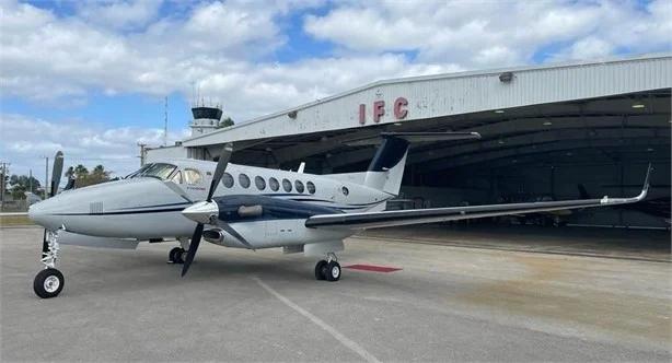 2014 BEECHCRAFT KING AIR 350 Photo 2