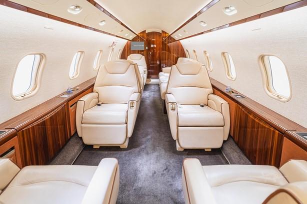 2013 BOMBARDIER CHALLENGER 300 Photo 3