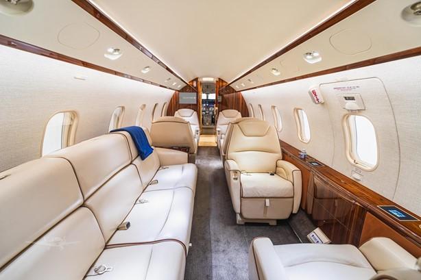 2013 BOMBARDIER CHALLENGER 300 Photo 4