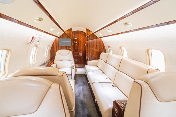 2013 BOMBARDIER CHALLENGER 300 Photo 6