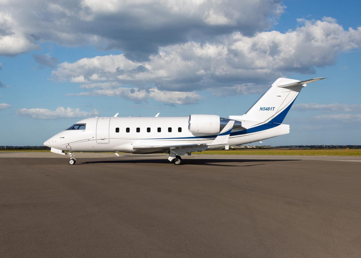 2001 Bombardier Challenger 604 Photo 2
