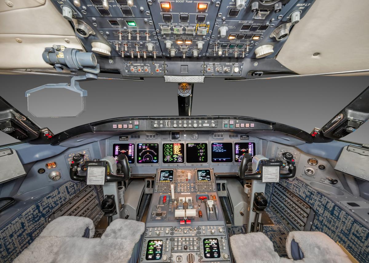 2001 Bombardier Challenger 604 Photo 4