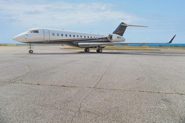 2000 BOMBARDIER GLOBAL EXPRESS Photo 2